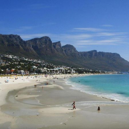 Lejlighed i Camps Bay på 0 m². Soveværelser: 2. Private badeværelser: 1. Kapstaden Eksteriør billede