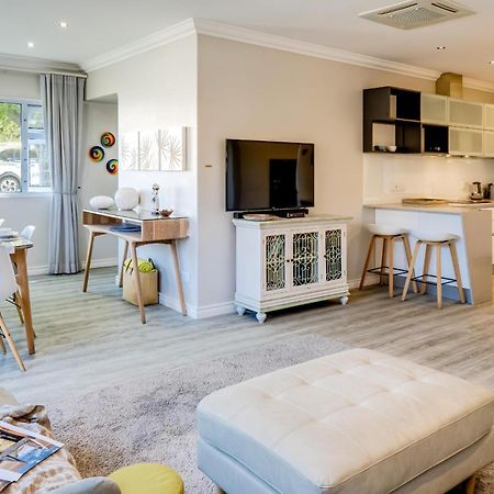 Lejlighed i Camps Bay på 0 m². Soveværelser: 2. Private badeværelser: 1. Kapstaden Eksteriør billede