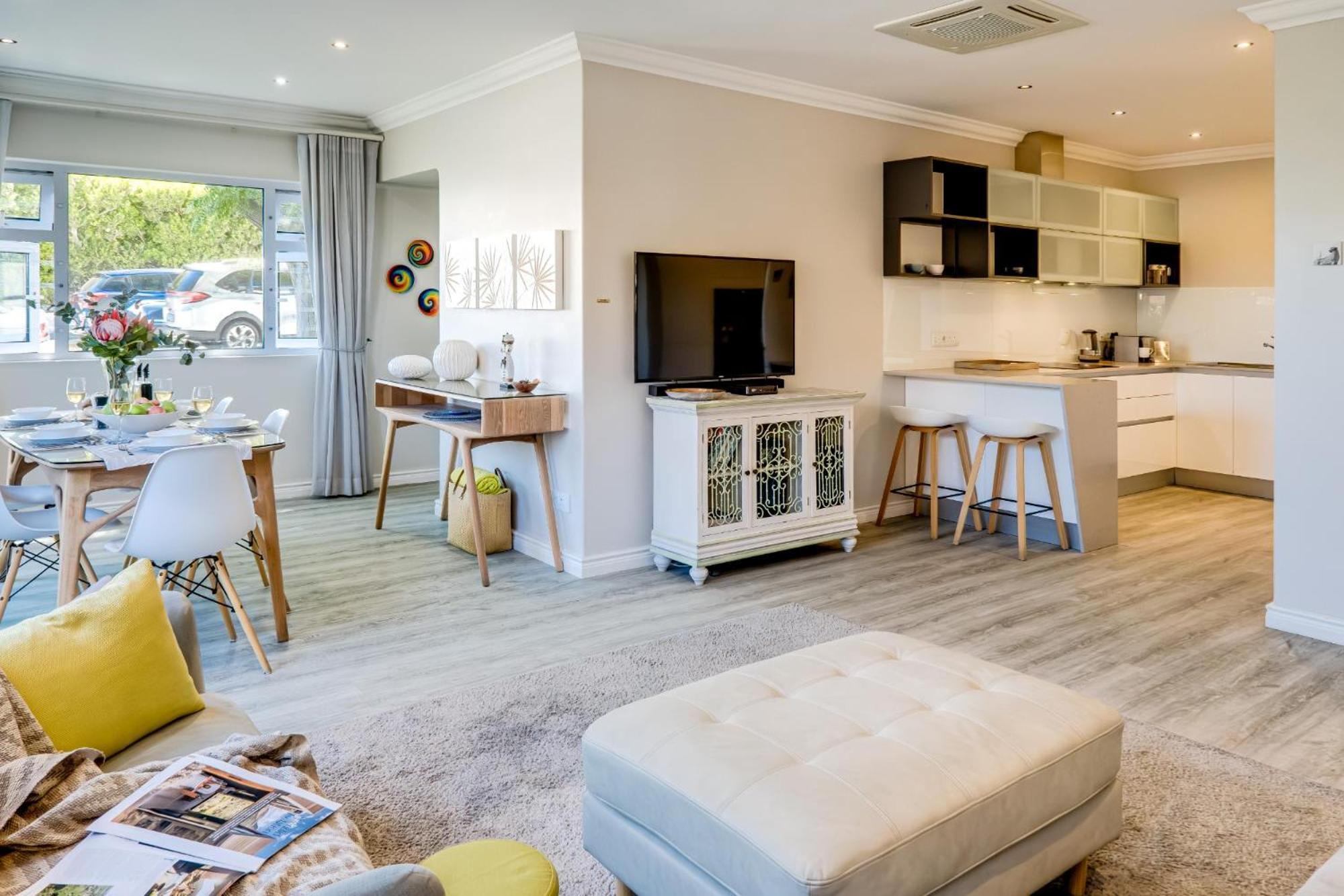 Lejlighed i Camps Bay på 0 m². Soveværelser: 2. Private badeværelser: 1. Kapstaden Eksteriør billede