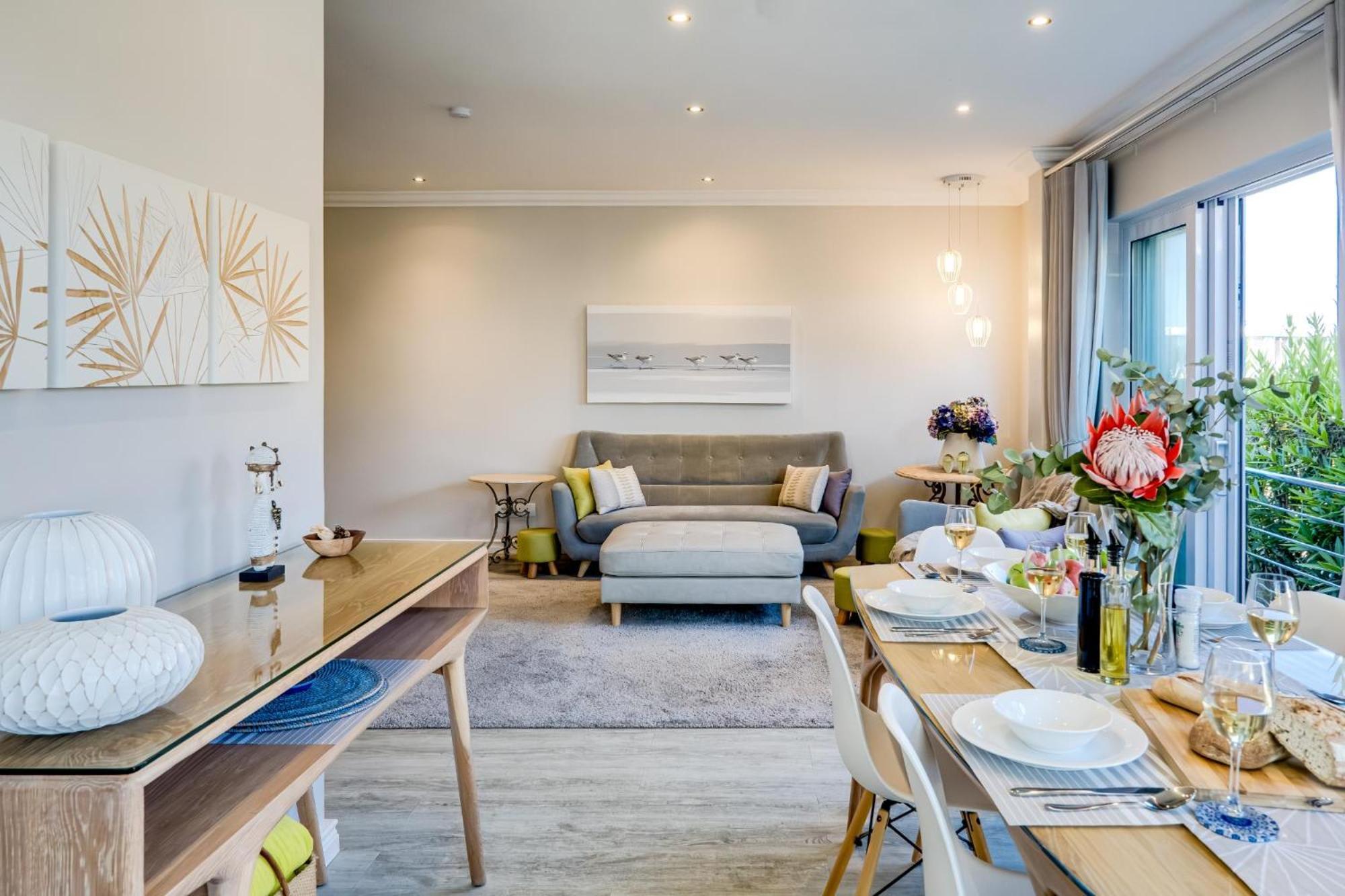Lejlighed i Camps Bay på 0 m². Soveværelser: 2. Private badeværelser: 1. Kapstaden Eksteriør billede