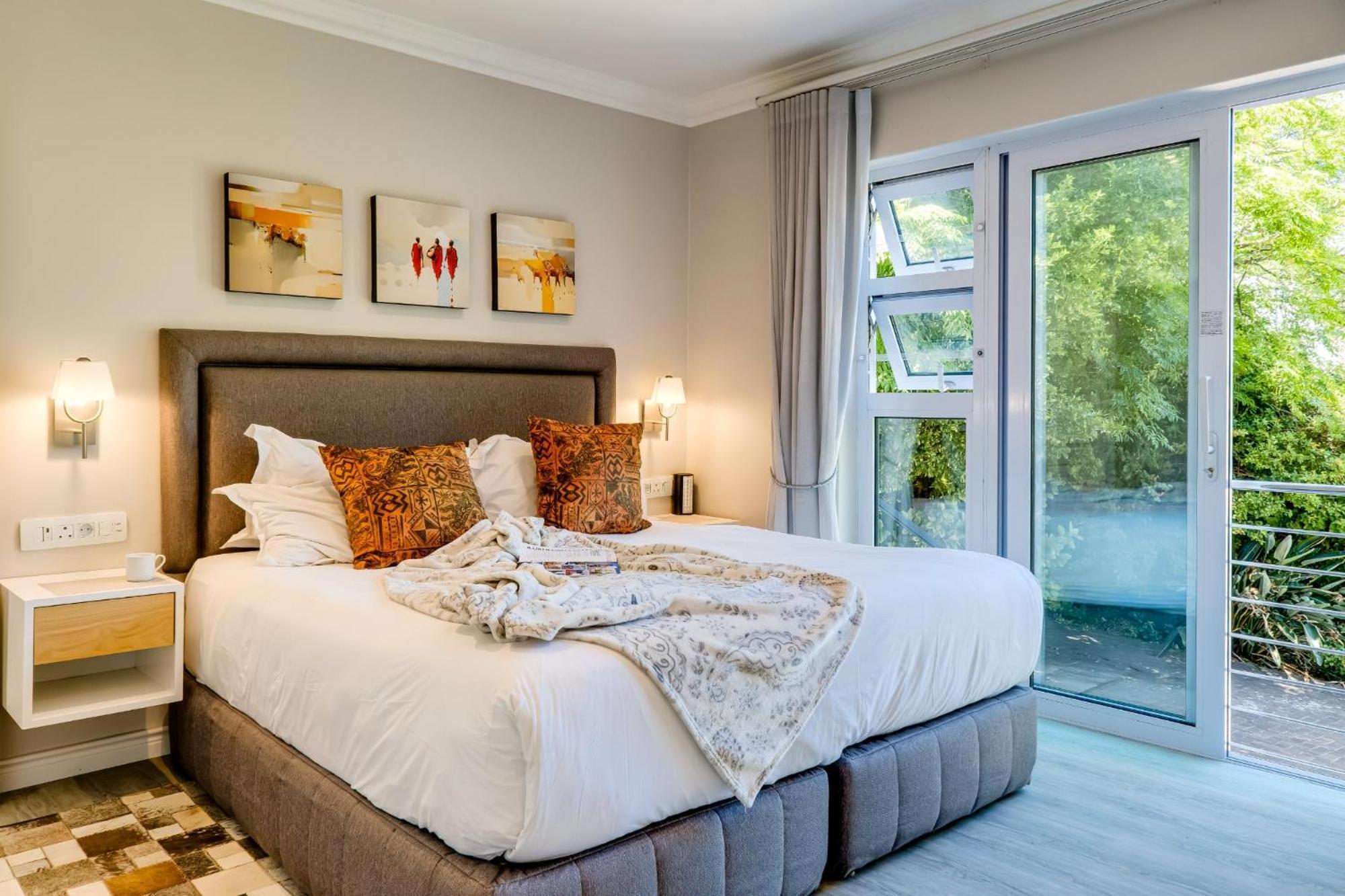 Lejlighed i Camps Bay på 0 m². Soveværelser: 2. Private badeværelser: 1. Kapstaden Eksteriør billede