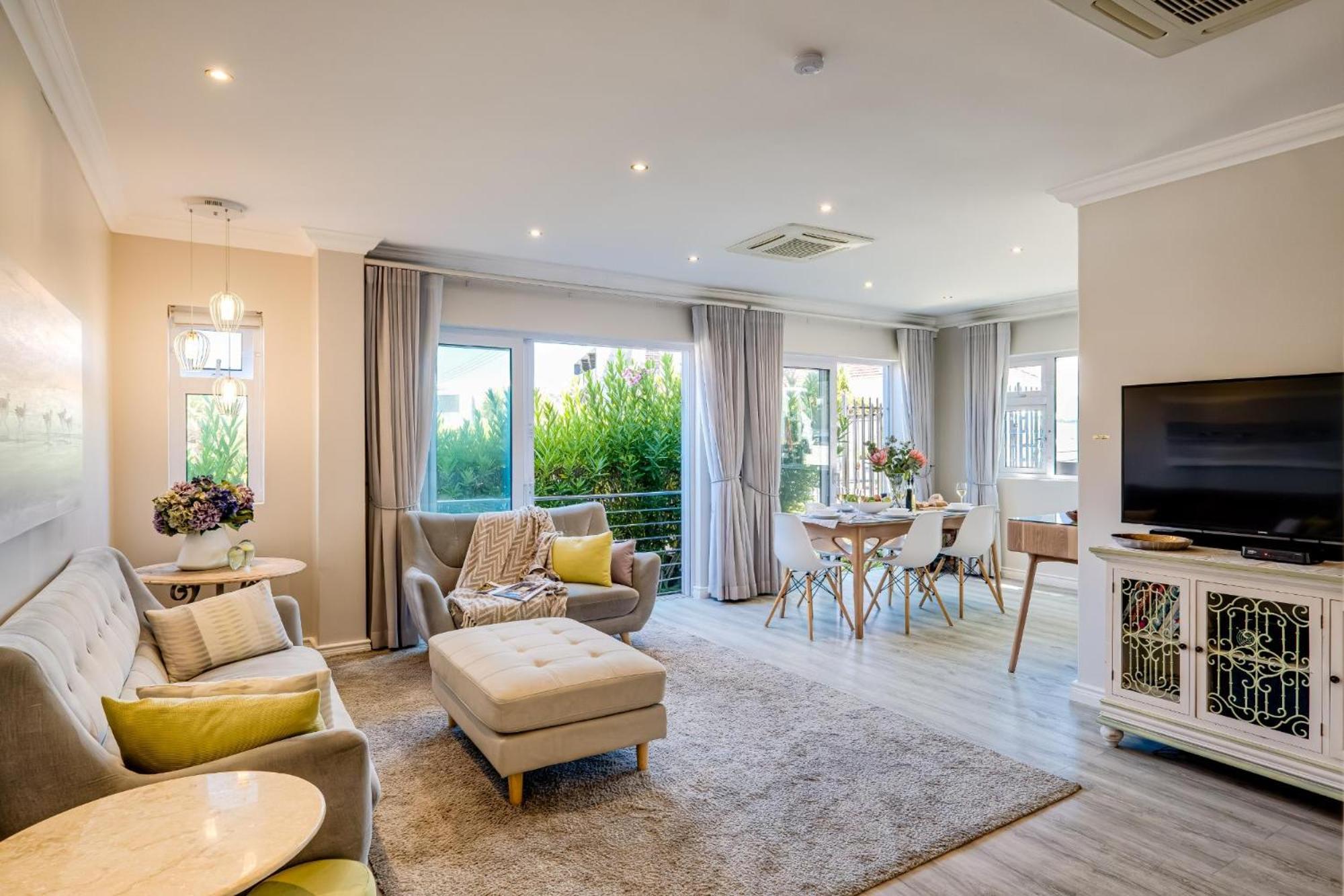 Lejlighed i Camps Bay på 0 m². Soveværelser: 2. Private badeværelser: 1. Kapstaden Eksteriør billede